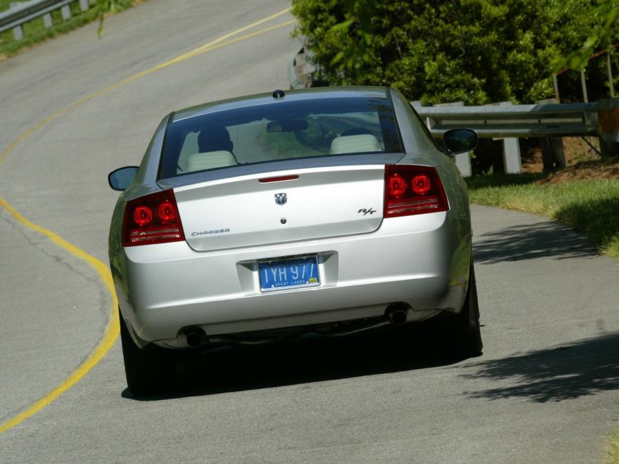  Dodge Charger R/T 2005 года  (фото 11 из 81)